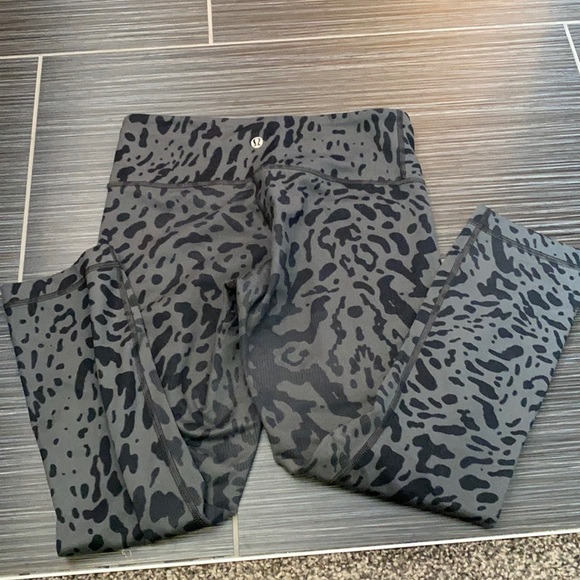 lululemon athletica Pants - Lululemon wunder under crops
